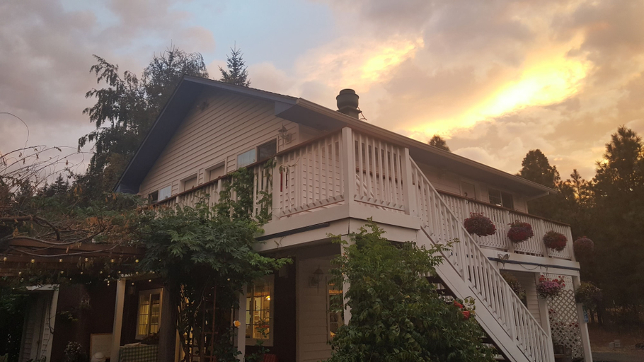 Exterior & Views 2, RubyJune Inn, Klickitat