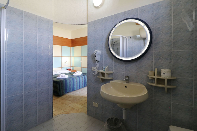 Bathroom 3, Nirvana Club Village, Catanzaro