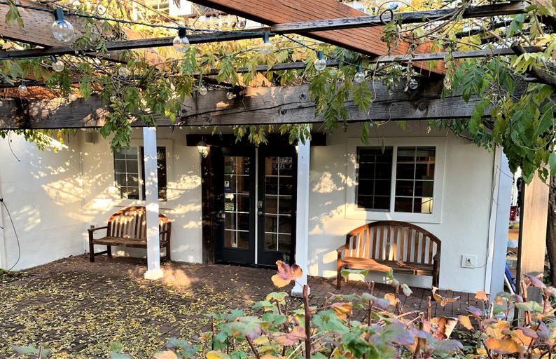 Exterior & Views 2, RubyJune Inn, Klickitat