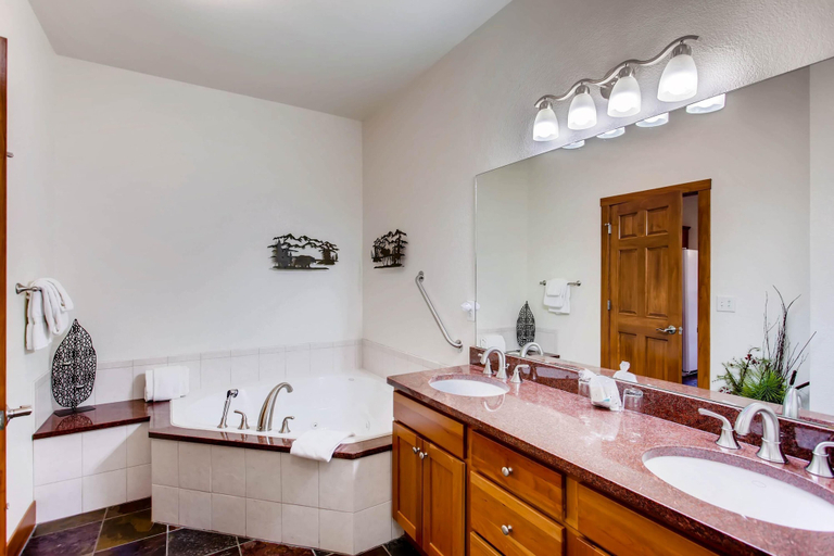 Bathroom 4, Black Canyon Inn Unit F4, Larimer