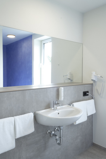 Bathroom 5, Hotel Restaurant Tychon, Liège