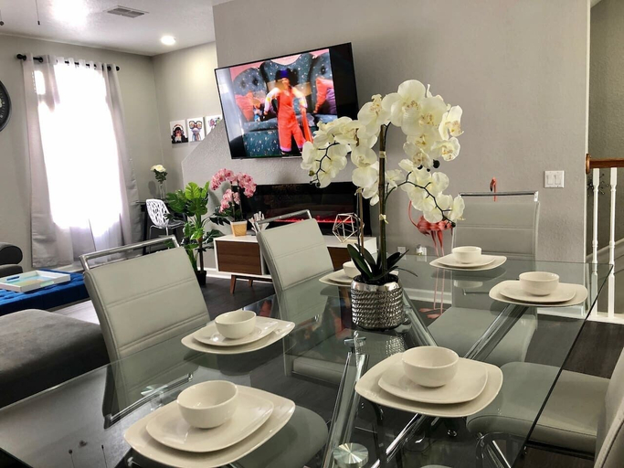 Food & Drinks 5, Tideview 166 · NEW Ultra Modern & Super Clean 3 Full Suites, Orange