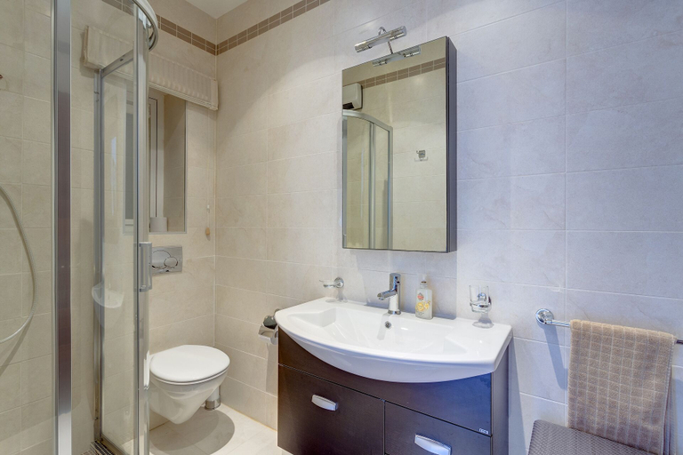Bathroom 4, Luxury Seafront Oasis in Central Sliema with Pool