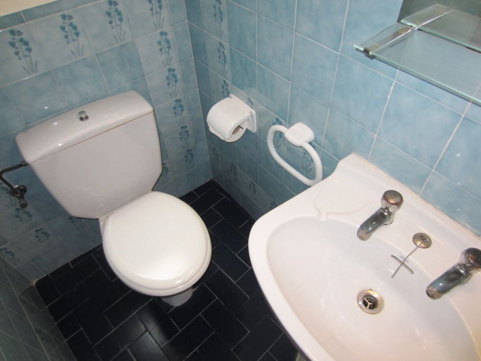 Bathroom 5, Flat one Step From La Vila de Llan?? -1774, Girona