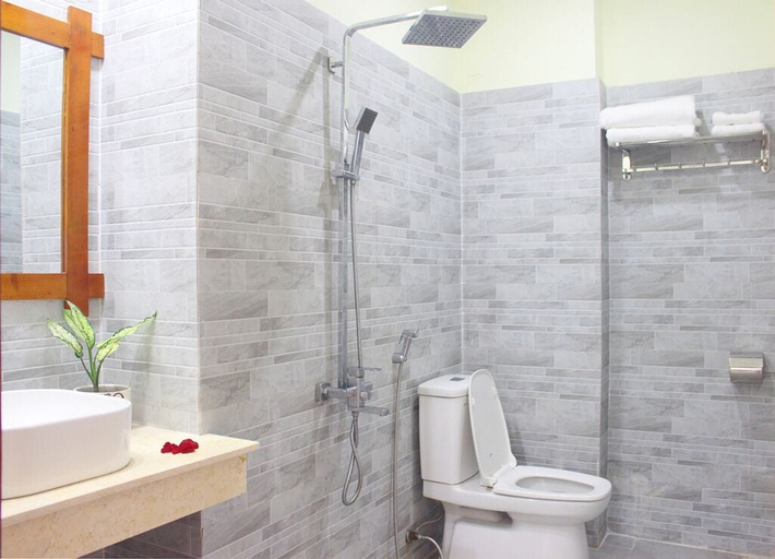 Bathroom 3, Ben Homestay Hoi An, Da Nang