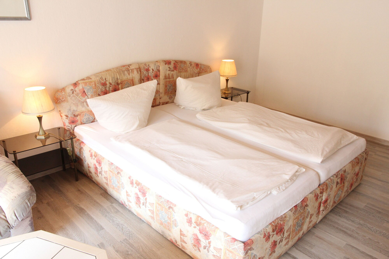 Bedroom 4, Waldhotel Porta Westfalica garni, Minden-Lübbecke