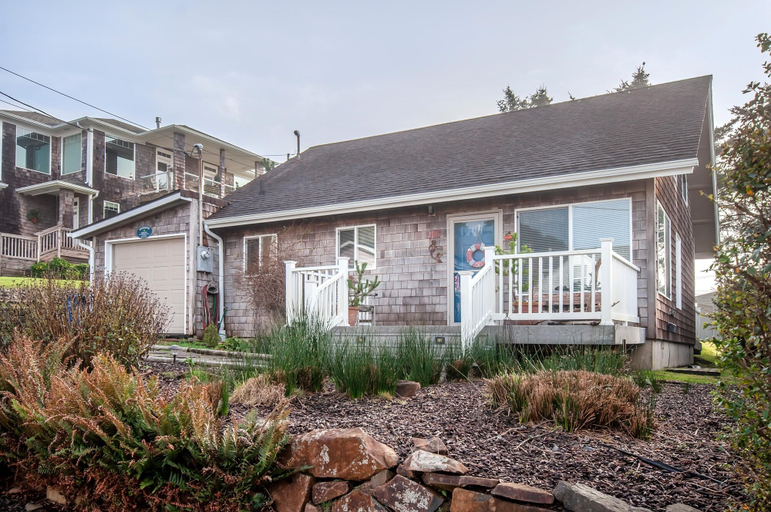 Exterior & Views 2, High Tides Beach House, Lincoln