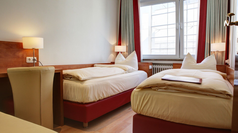 Bedroom 2, Hotel Condor, München