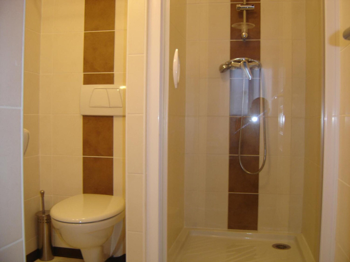 Bathroom 3, Hotel du Lauragais, Haute-Garonne