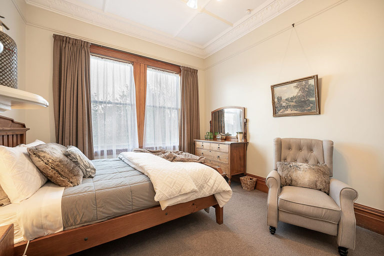 Bedroom 4, The Fern & Thistle Boutique Accommodation - Drinks, Hotpool, Sauna, Clutha