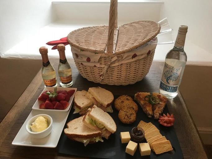 Food & Drinks 5, Park Farmhouse, Cornwall