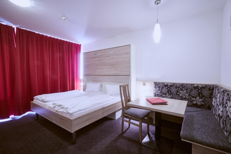 Bedroom 3, Hotel Planai by Alpeffect Hotels, Liezen
