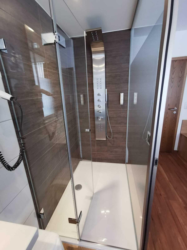 Bathroom 5, Hotel Alte Post, Weilheim-Schongau