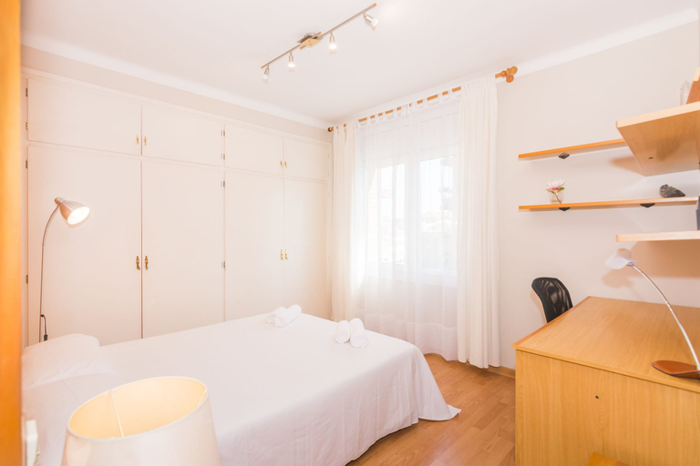 Bedroom 3, HomeHolidaysRentals Apartamento Amaral - Costa Barcelona, Barcelona