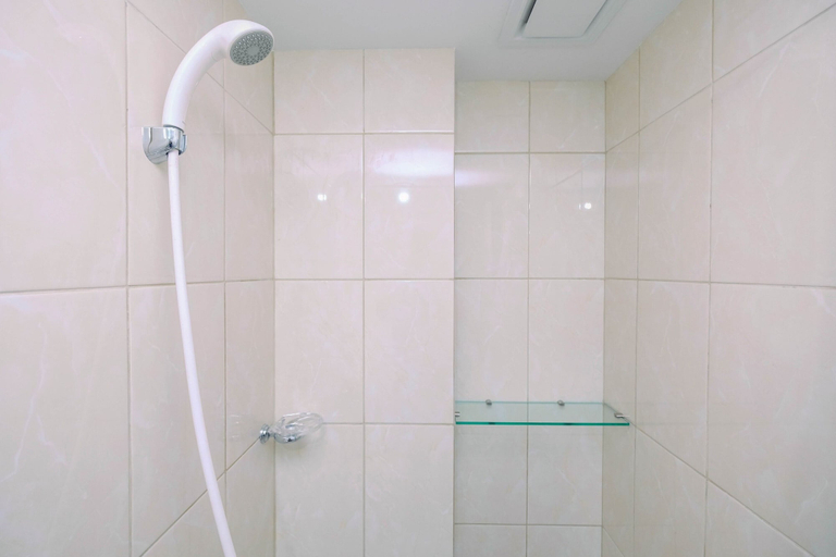 Bathroom 4, Beautiful and Cozy 2BR at Springlake Summarecon Bekasi Apartment, Bekasi