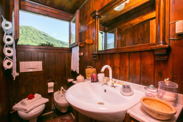 Bathroom 5, Argegno Chalet, Como