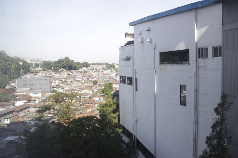 Exterior & Views 2, Homey 2BR Apartment at The Jarrdin Cihampelas By Travelio, Bandung