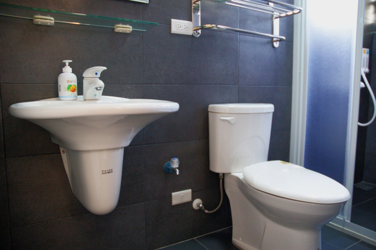 Bathroom 3, Eliza Inn, Penghu