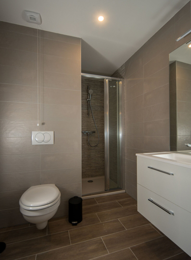 Bathroom 3, Lagrange Apart'HOTEL Mulhouse, Haut-Rhin