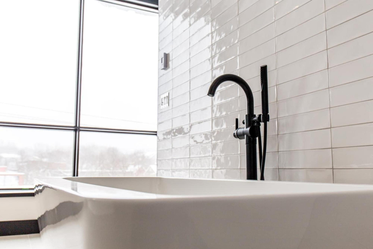 Bathroom 4, Hew & Draw Hotel, Division No. 5