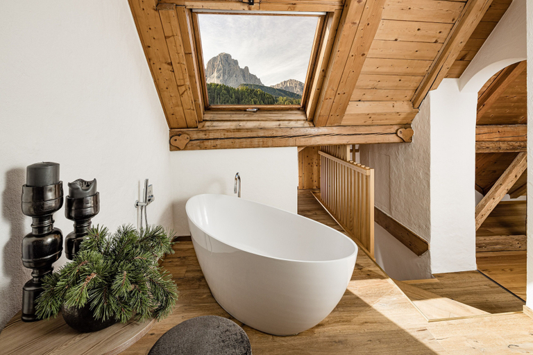 Bathroom 5, Grand Hotel Wolkenstein, Bolzano