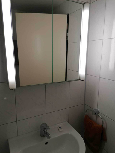 Bathroom 3, Hotel Haus Hildegard, Viersen