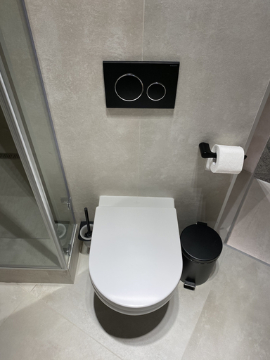 Bathroom 3, Sleep Lounge Terminal D - Hostel, Northern