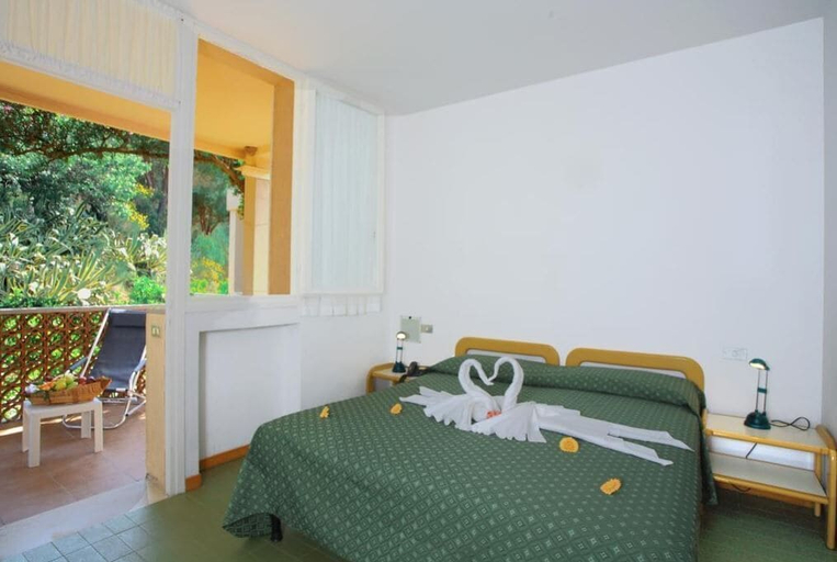 Bedroom 2, Club Hotel Marina 2, Livorno