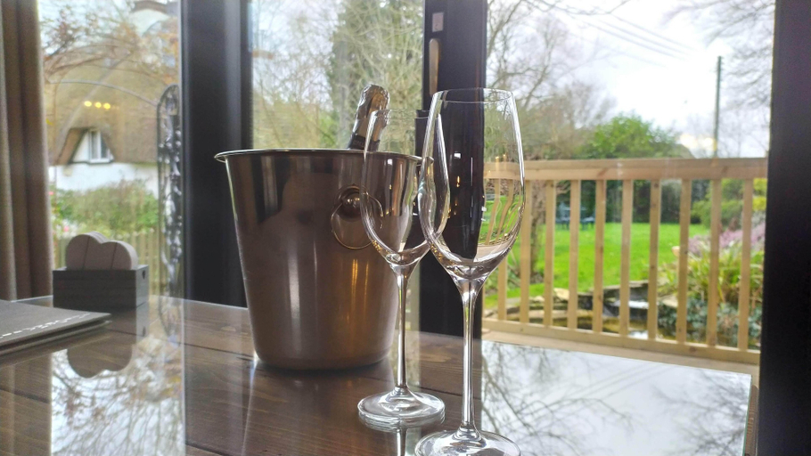 Food & Drinks, Thatched Eaves, Hampshire