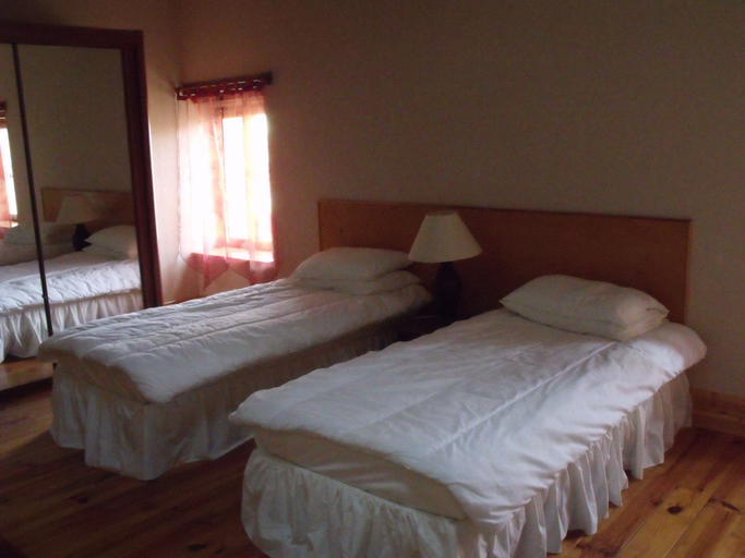 Bedroom 3, Chambre d'hôtes Les Cygnes Noirs, Charente-Maritime