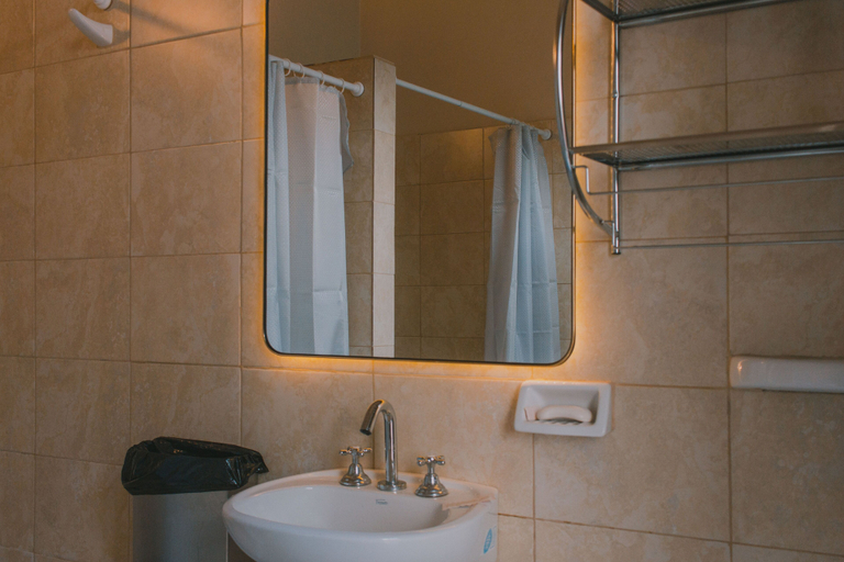 Bathroom 4, Andino, Capital