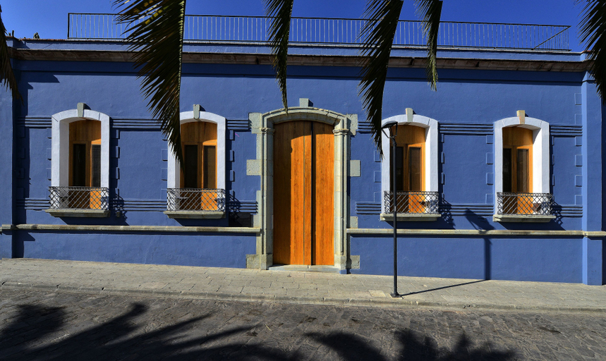 Exterior & Views