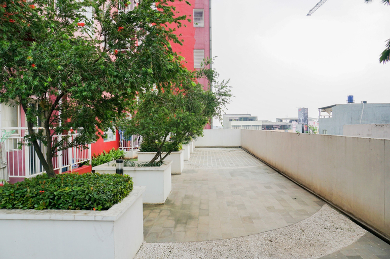 Exterior & Views 14