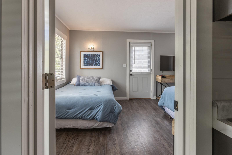 Bedroom 3, Lighthouse 5-5B, Stone
