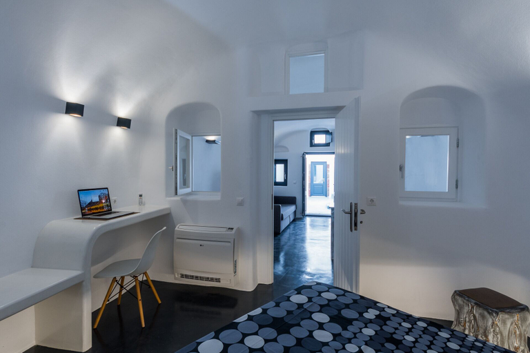 Bedroom 5, The Luna Cavern 1 Sky Blue, South Aegean
