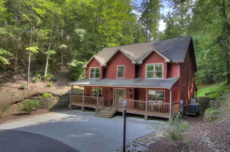 Exterior & Views 2, Country Roads By HoneyBear Cabins, Sevier
