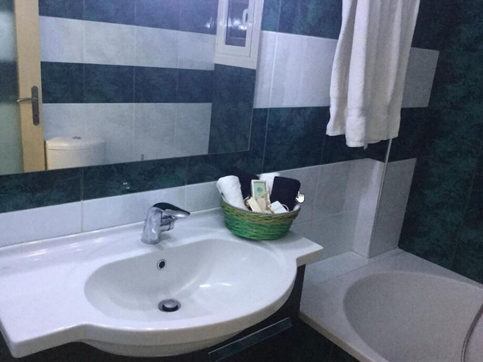 Bathroom, Agia Sofia Apartment, Central Macedonia