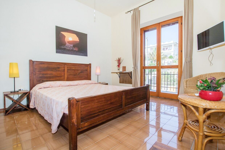 Bedroom 3, Mare Lughente, Oristano