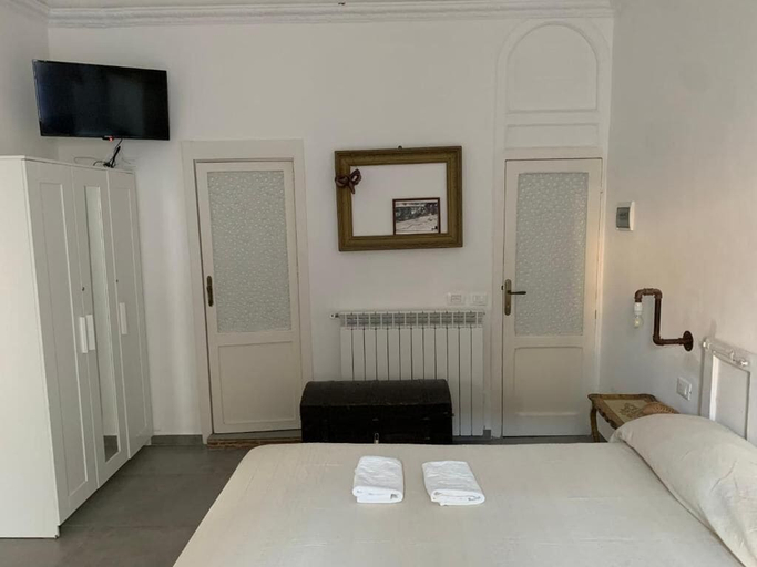 Bedroom 2, FraLePorte B&B, Palermo