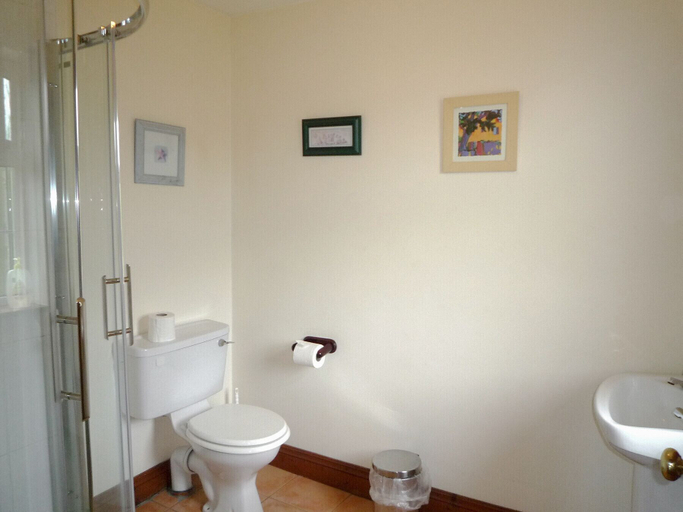 Bathroom 3, Stone Cottage Kenmare