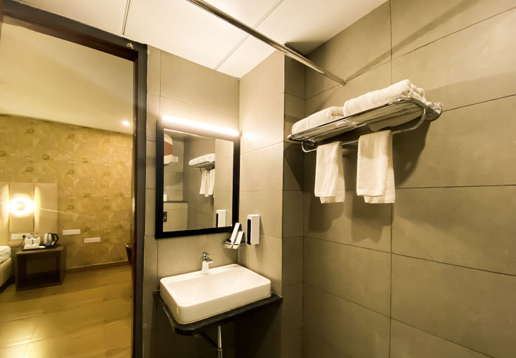 Bathroom 4, Sky Suites Huda City Center, Gurgaon