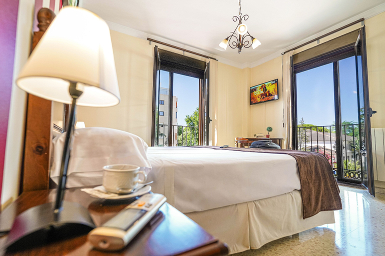 Bedroom 4, Hotel Colón, Málaga