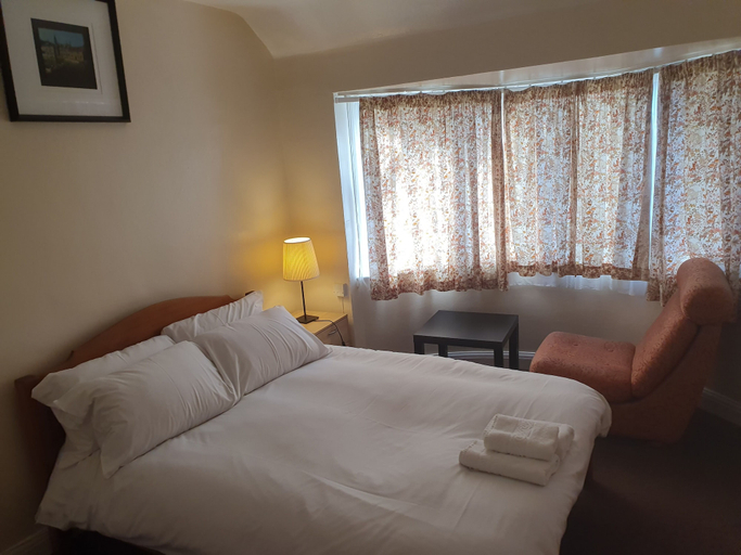 Bedroom 3, Elegant 3 Bed house walk Wembley stadium, London