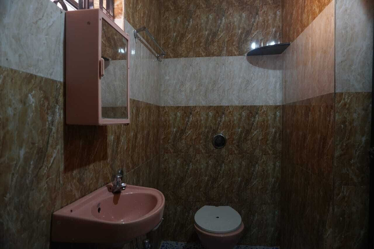 Bathroom 3, Cliff Heaven, South Goa