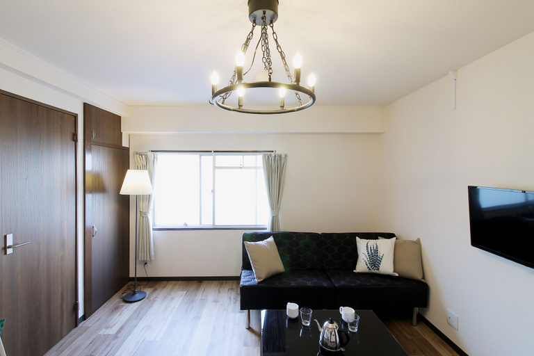 Others 3, Hottie, Hiroshima