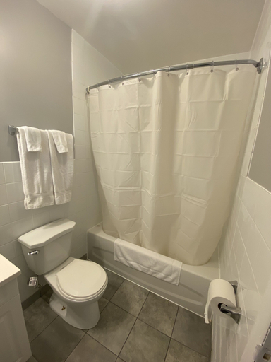 Bathroom 3, Studio 1 Motel, Northumberland