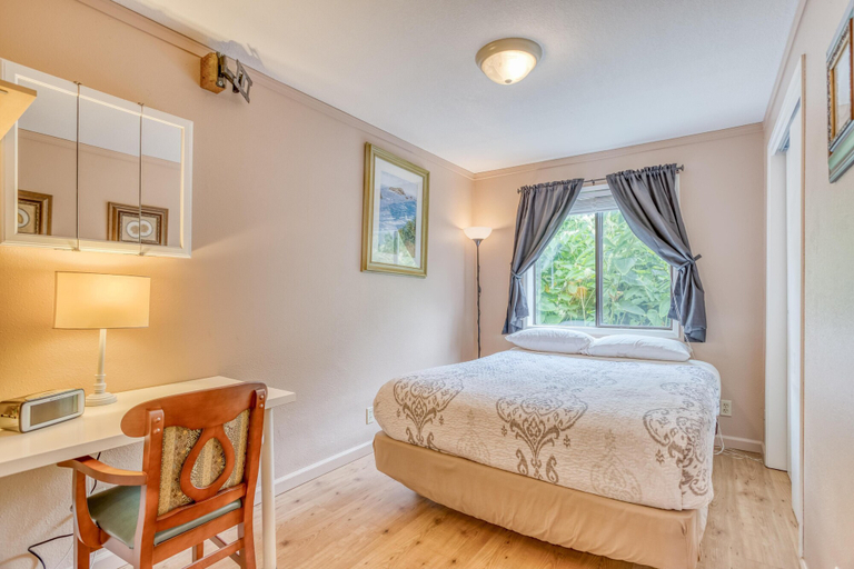 Bedroom 1, Guest House 101, Tillamook