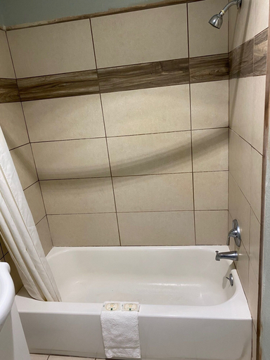 Bathroom 3, American Inn, Steuben