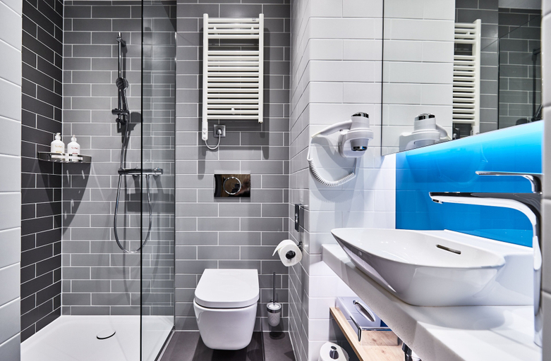 Bathroom 5, Holiday Inn Express WARSAW - THE HUB by IHG, Warsaw