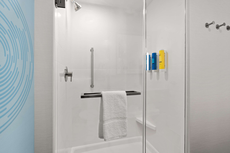 Bathroom 4, Tru by Hilton Portland Airport, Multnomah